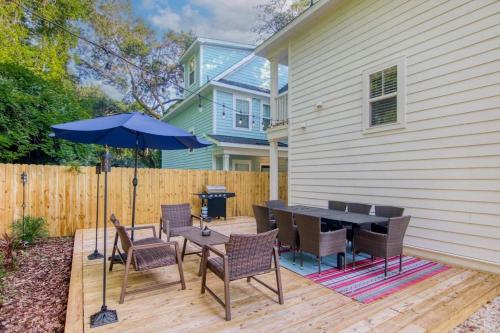 Southern Charming NEW Home Mins to Beach & Dwntn in Charleston, USA