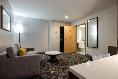 DoubleTree by Hilton Hotel Savannah Airport - image 29