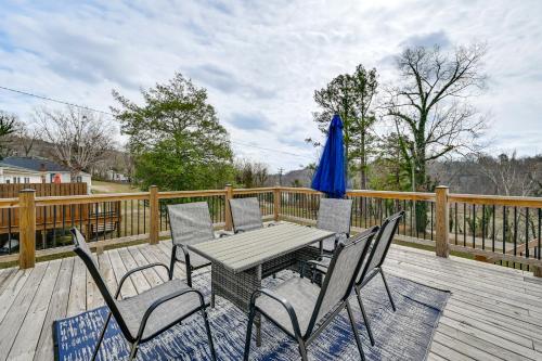 Lake Days & Fireside Nights! Updated Burnside Home in Burnside (KY)