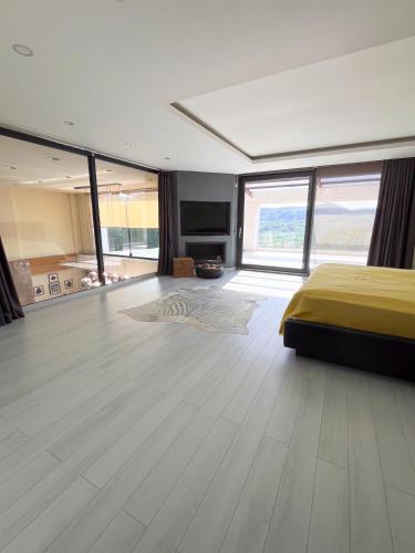 Villa Meg with Private Pool, Sauna Jacuzzi in Bartin
