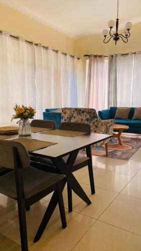 Budget stay at all Ensuite 2 or 3 bedroom Apartment with Pool - image 5
