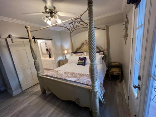 Mardi Gras Suite at NOLA Rendezvous, waterfront