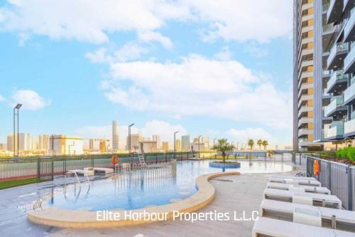 Open Views 5 star Amenities Bright Brand-new - image 7