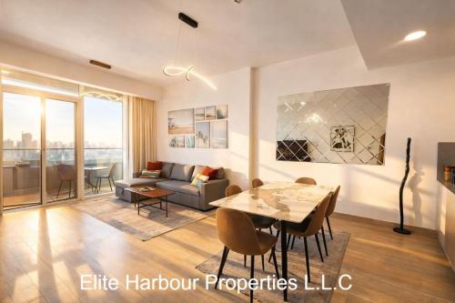 Open Views 5 star Amenities Bright Brand-new - image 9