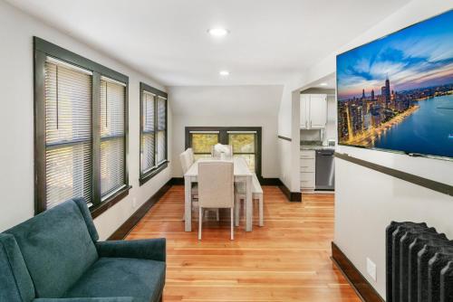 Warm 5 bed Libertyville Getaway Close to Navy Base in 利伯蒂維爾