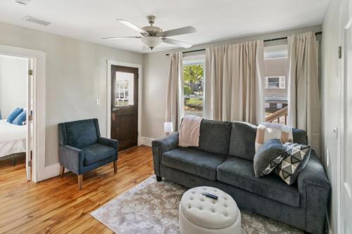 Cozy Spot in Heart of Libertyville Near Naval Base in 利伯蒂維爾