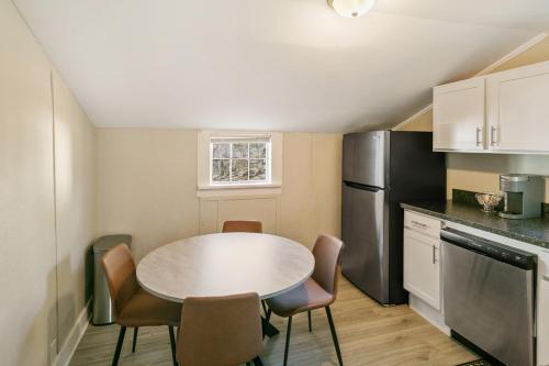 Cozy Spot in Heart of Libertyville Near Naval Base in 利伯蒂維爾