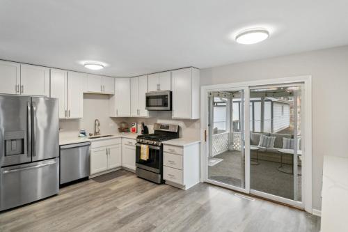 Spacious home near DT Libertyville With Rec Room in 利伯蒂維爾