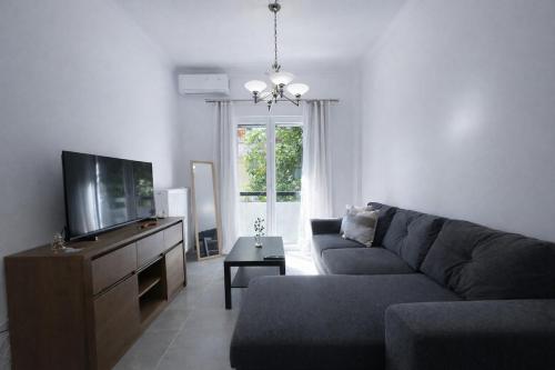 Piraeus Port Steps Away - Ground Floor Apt By ΜΡS – khách sạn tại Khac