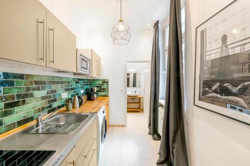 The Koburger II - Stylish studio with extra high bed for kids, 45m2 space, Ideal for families with kids or couples, Berlin (zdjęcie 3)