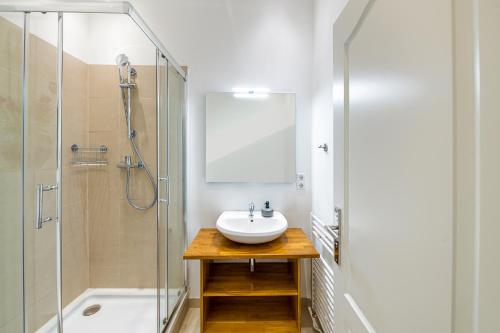 The Koburger II - Stylish studio with extra high bed for kids, 45m2 space, Ideal for families with kids or couples, Berlin (zdjęcie 6)
