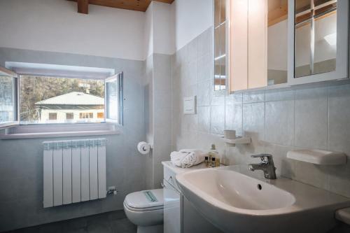 Fürdőszoba, Dolomites Relax Fully Equipped Apartment & Private Parking in Perarolo di Cadore