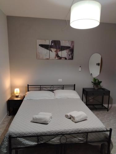 1 queen bed, 1 twin bed