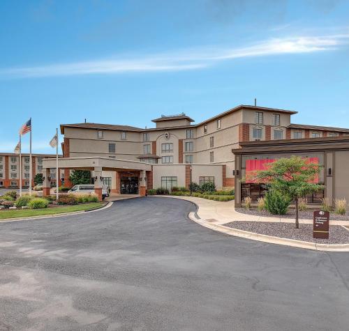 A szálláshely kívülről, DoubleTree by Hilton Hotel Bloomington in Bloomington (illionis)