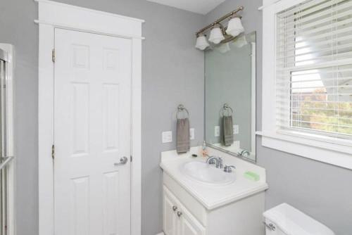 5434 - Live Oaks Cottage - image 2