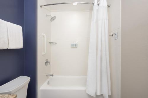 2 bedrooms, 3 beds