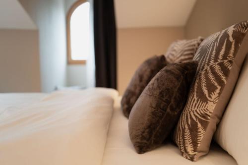 Boutique Hotel La Couronne Mies in Mies