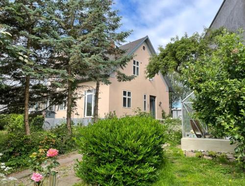 Breidablik town-house in 希勒勒