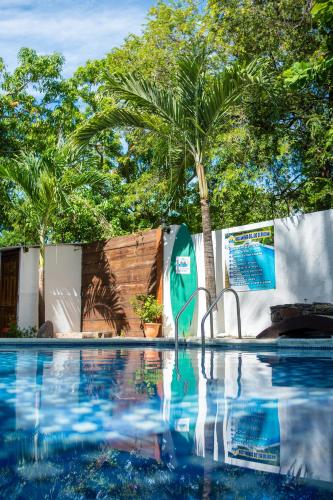 مسبح, The Beach Break Hotel El Zonte in El Zonte