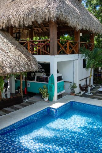 منظر, The Beach Break Hotel El Zonte in El Zonte