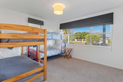 Jacksons - Two Mile Bay Holiday Home - image 3
