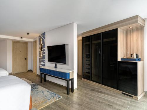 room detail thumbnail 1