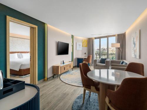 room detail thumbnail 1