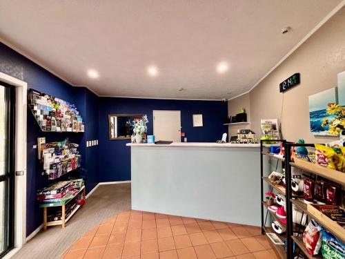 Lobby, Wrights by the Sea Motel in Paraparaumu
