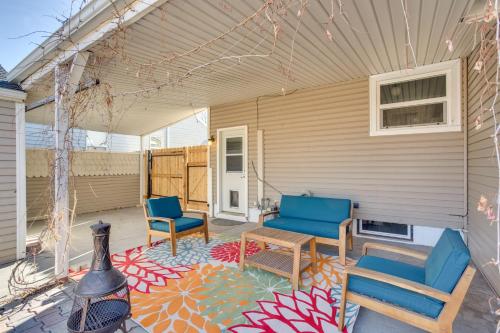 Adventure Home Base - 7 Blocks to Downtown! in 大章克申
