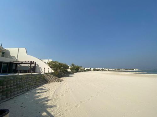 plage, Private Beach Villa Durrat Al Bahrain in Sakhir