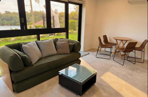 Luxe One Bedroom Infinity Pool & Harbour Views in Hunters Hill