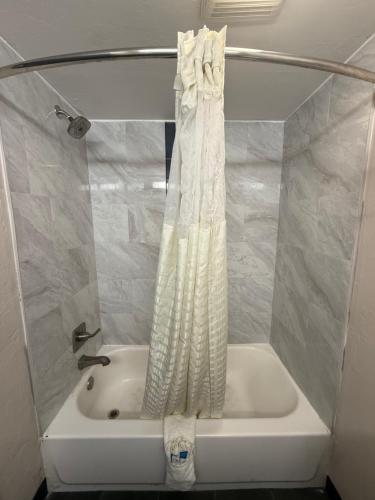 Americas Best Value Inn Ponca City - image 19