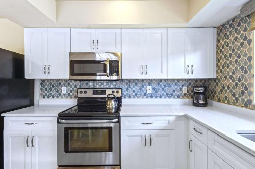 Avanti Vacation Rental - image 34