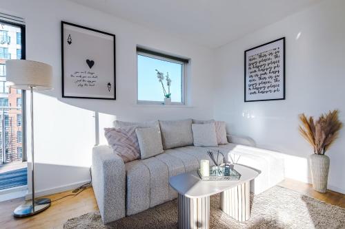 Stylish MCR 1BR Apt Etihad Coop Live Parking