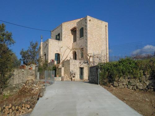 Spacious Villa in Margarites with Private Garden gîte à louer Orthés
