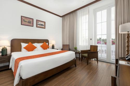 room detail thumbnail 1