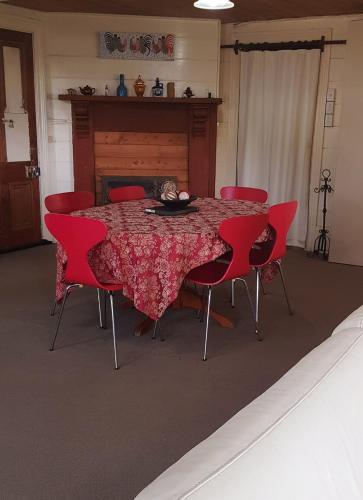 Large & Simple 1-2 Bdr Flat at WHARE KURA Old Aratapu School House in Te Kopuru