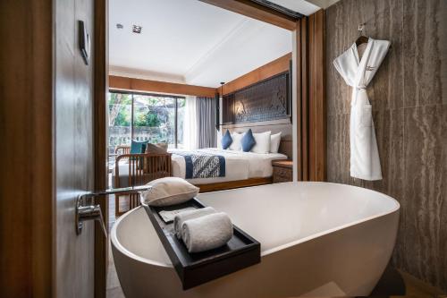 room detail thumbnail 2