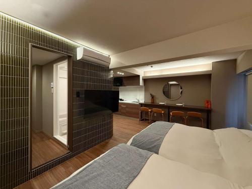 Clio Matoba by b hotel - Classic Studio with Kitchen near Station in Hiroshoma Station