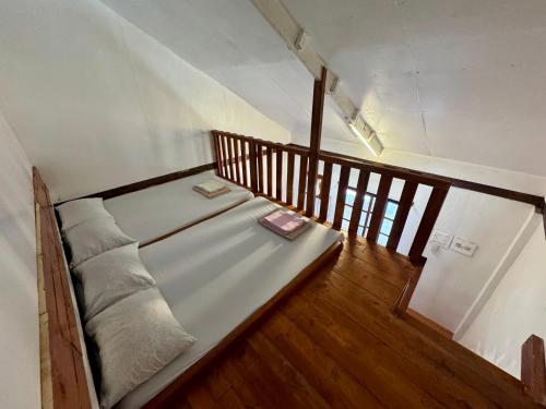 4 double beds