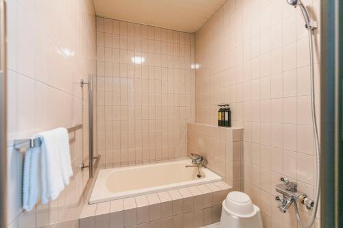 room detail thumbnail 2