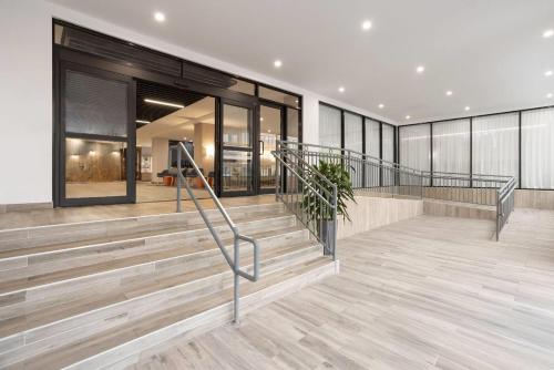 ทัศนียภาพภายนอกโรงแรม, ลา ควินตา อินน์ แอนด์ สวีทส์ บาย วินด์แฮม จาเมกา เอ็นวายซี เจเอฟเค แอร์เทรน (La Quinta Inn & Suites by Wyndham Jamaica NYC/JFK AirTrain) in สนามบินนานาชาติจอห์น เอฟ เคนเนดี