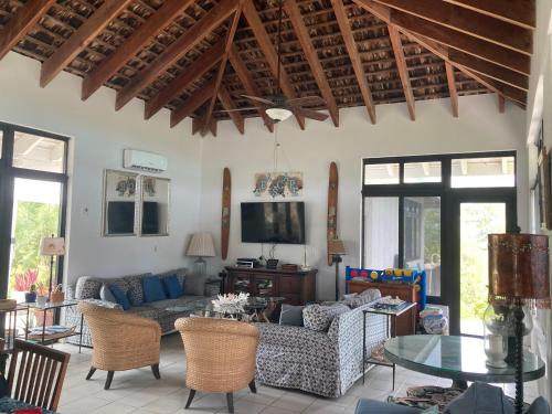 exuma tar bay luxury private beach front in Džordžtauna
