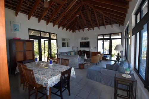 exuma tar bay luxury private beach front in Džordžtauna