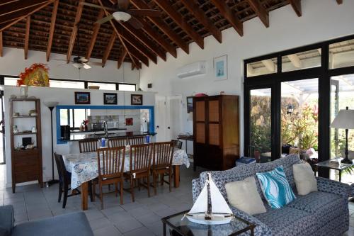 exuma tar bay luxury private beach front in Džordžtauna