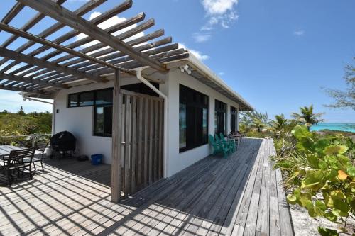 exuma tar bay luxury private beach front in Džordžtauna