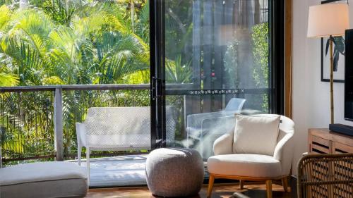 Tropical Escape a Sunshine Beach Retreat - image 2