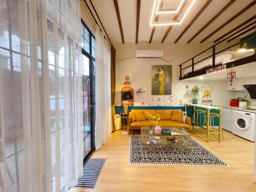 Shanghai Hills & ZINN City Bnb Near Line13 Mid Huaihai Rd & Changle Rd, Shanghái