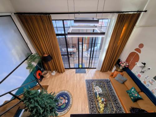 Shanghai Hills & ZINN City Bnb Near Line13 Mid Huaihai Rd & Changle Rd - image 4