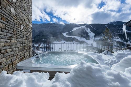 Bañera de hidromasaje, Luxury Home in El Tarter, Andorra - Happy Rentals in Incles
